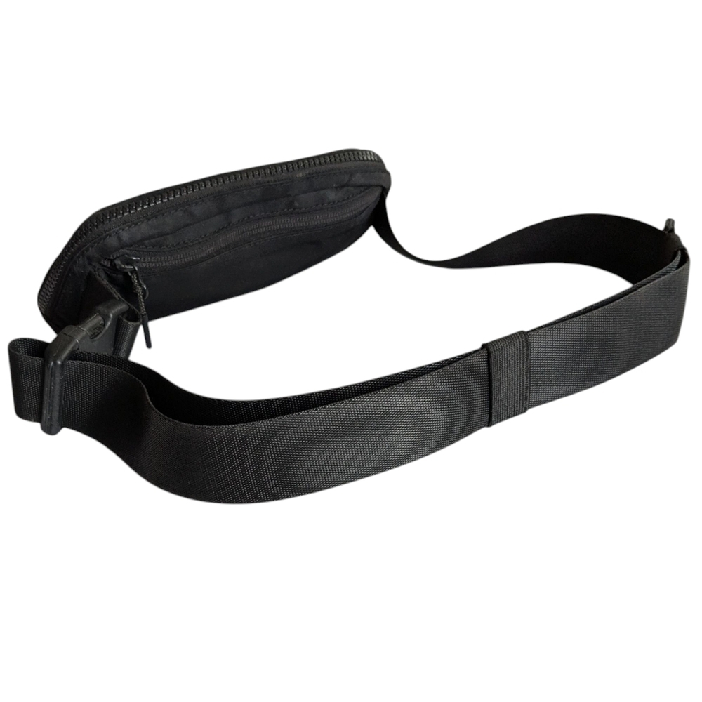 Lululemon Everywhere Belt Bag pre owned EUC - Picture 7 of 9